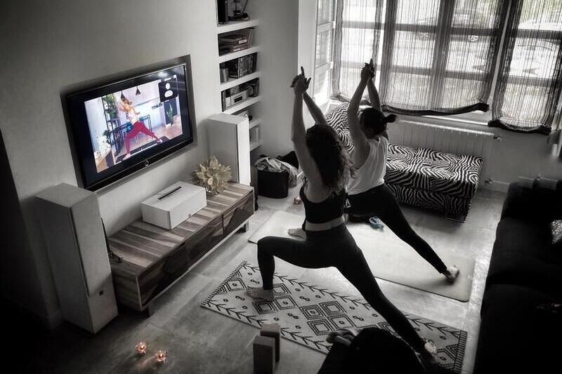 Clase de yoga en Directo alumnas en casa