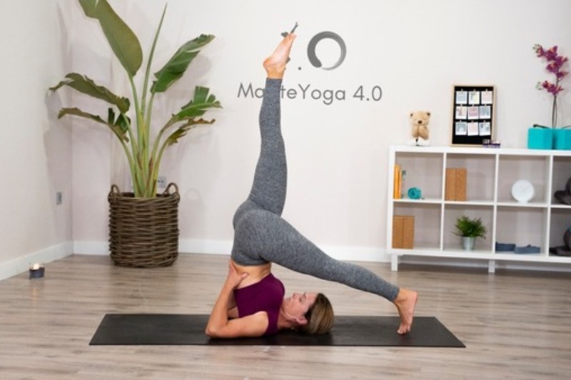 Hatha yoga en Alicante Mayte pierna